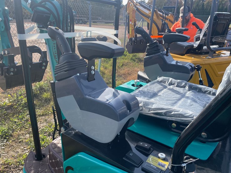 #3227-•-2026-cfg-kv16r-mini-excavator-image-16