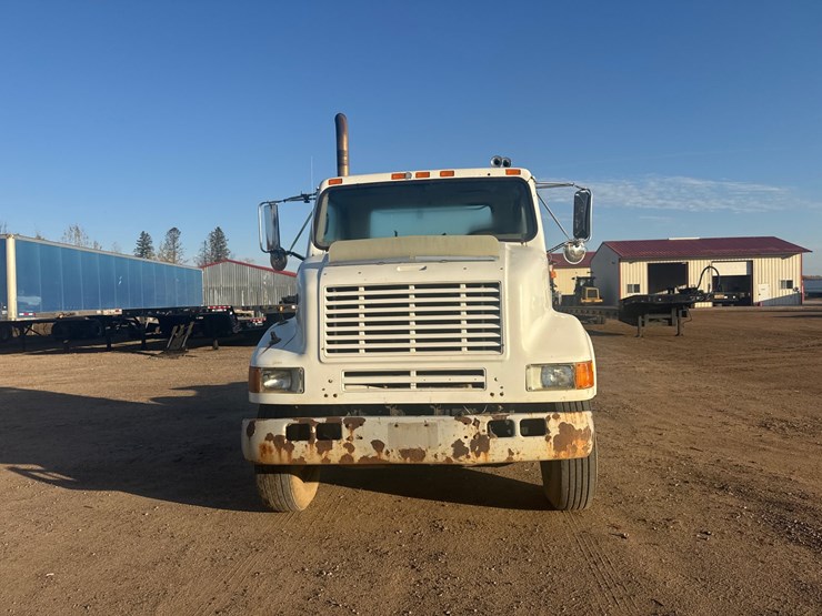 #6904-•-1996-international-8100-6x4-day-cab-semi-truck-(has-wi-title)-image-2
