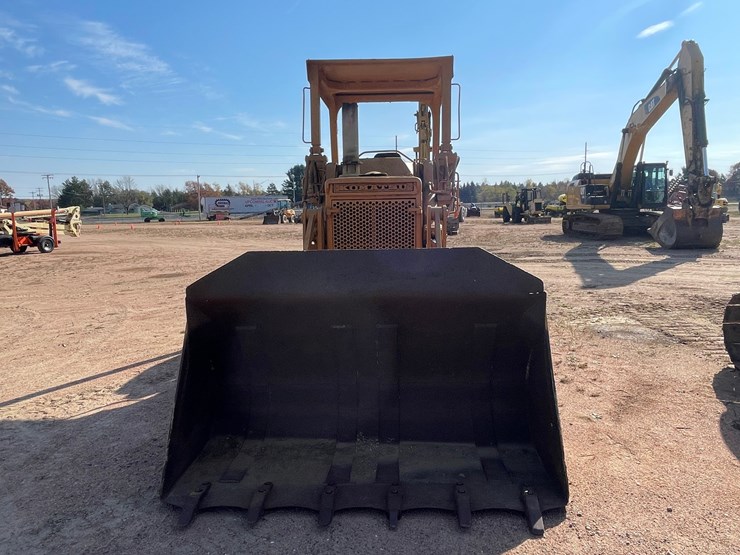#1910-•-komatsu-d575-1-track-loader-image-2
