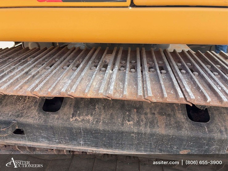 2017-caterpillar-323-image-11