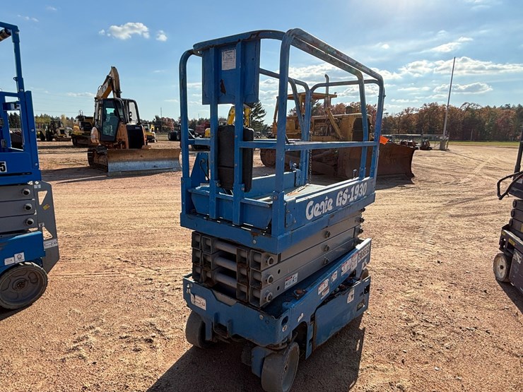 #1921-•-2018-genie-gs-1930-electric-scissor-lift-image-5