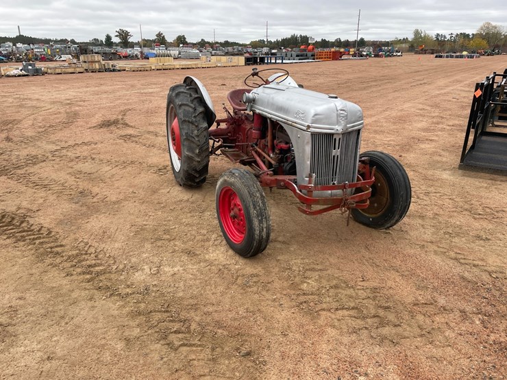 #1856-•-ford-tractor-image-17