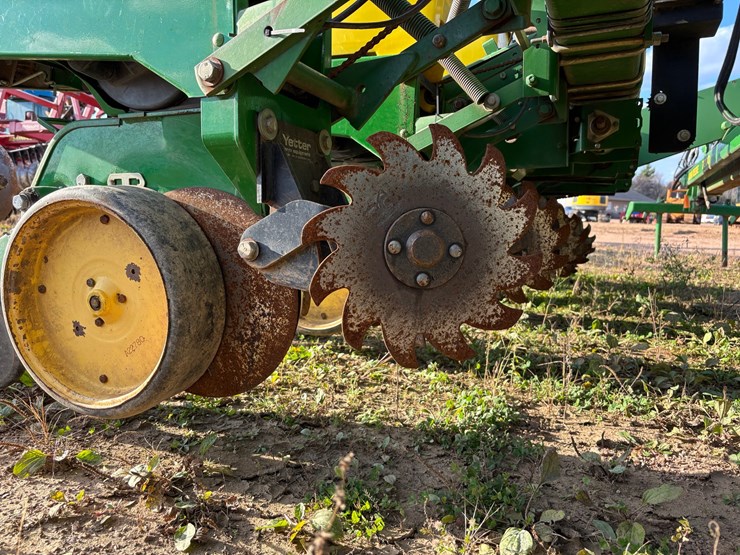 #1948-•-john-deere-7200-16-row-planter-image-12