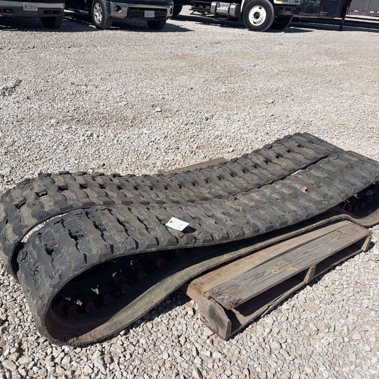 1 Set of Used Tracks for Cat 259D3 Skid Steer