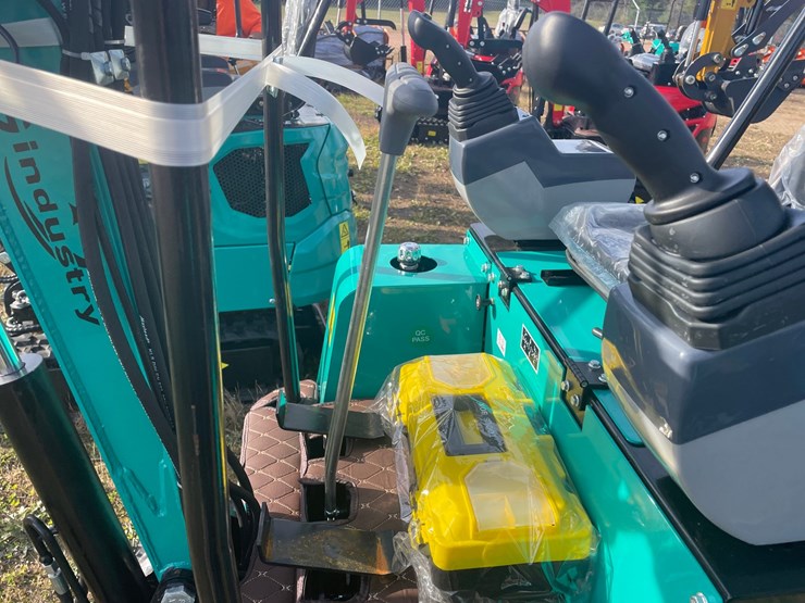 #3229-•-2026-cfg-kv16r-mini-excavator-image-18