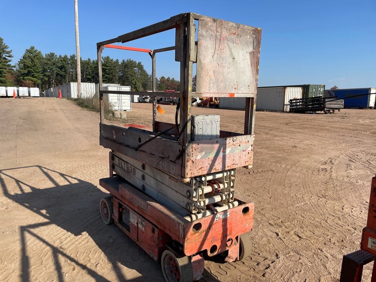 #1909-•-snorkel-s1930-scissor-lift-image-6