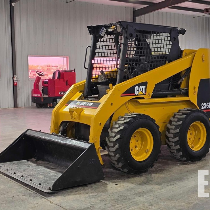 2005 CATERPILLAR 236B