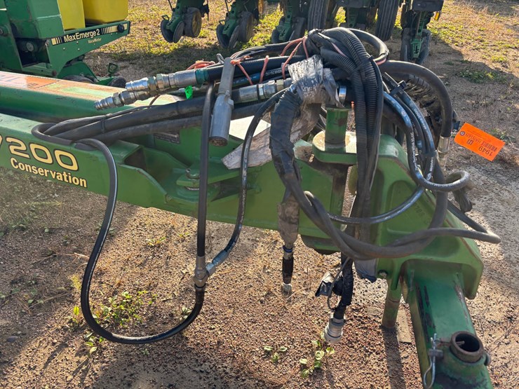 #1949-•-john-deere-7200-conservation-16-row-planter-image-17