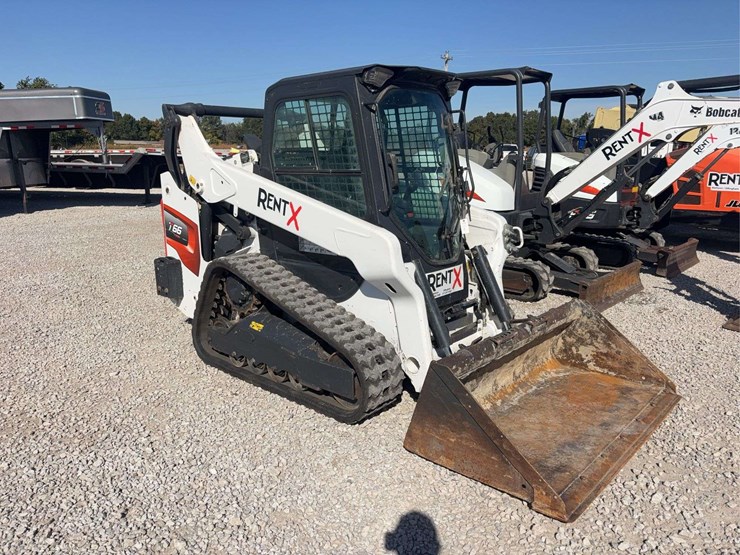 2022-bobcat-t66-tracked-skid-steer,-1367.6-hours,-radio,-quick-attach-hookup,-cab,-heat/ac,-comes-with-smooth-68”-bucket,-s/n---b4sb28773-image-1