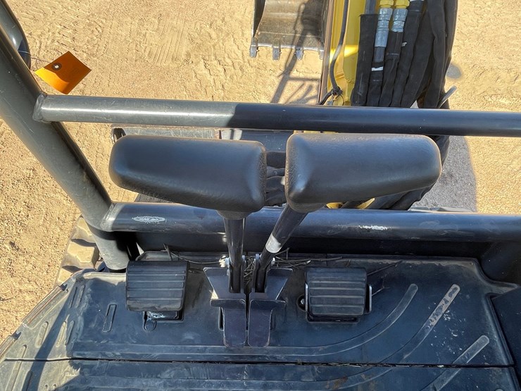 #1900-•-yanmar-vio-35-mini-backhoe-image-35