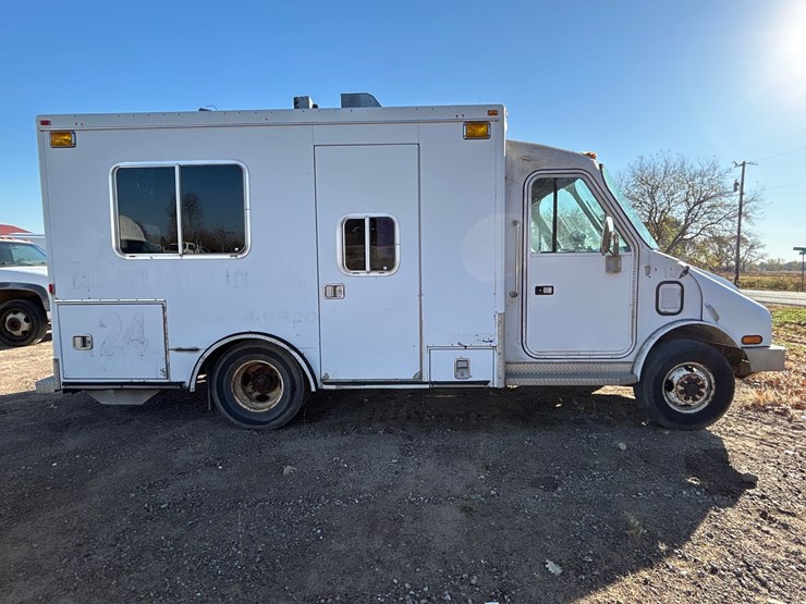 #6934-•-1992-computer-designed-chassis-1300-stoughton-step-van-(has-wi-title)-image-6