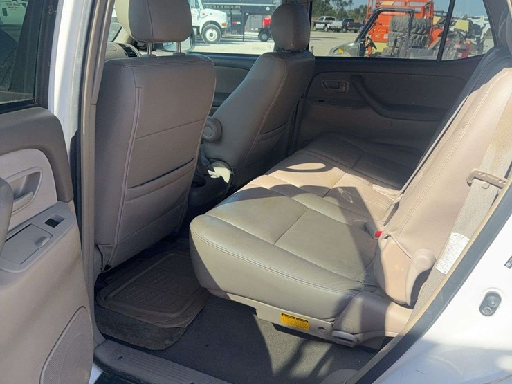 2007-toyota-sequoia-srs-suv,-v8/iforce,-4wd,-rear-hitch,-rear-control,-power-lock/windows/mirrors,-leather-interior,-heated-seats,-sunroof,-284,475-miles,-vin#-5tdbt44a77s283708-image-7