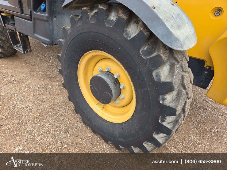 caterpillar-th514d-image-25