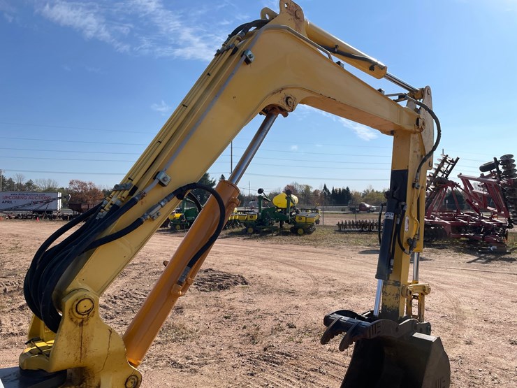 #1904-•-2011-new-holland-e50b-midi-excavator-image-37