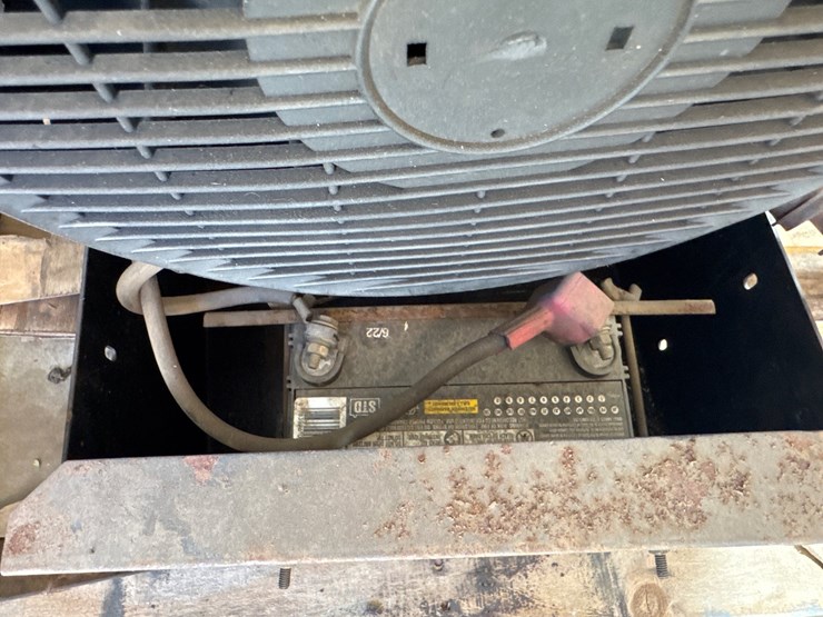 #6986-•-miller-bobcat-225g-welder-generator-with-onan-performer-16-xsl-engine-image-12