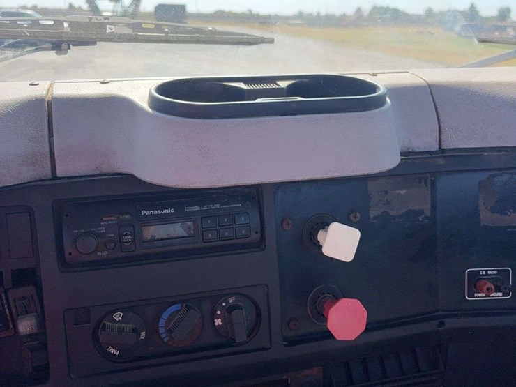 1998-international-4700-day-cab-truck,-121,834-miles,-single-axle,-255/70r22.5-tires,-dt466e-engine,-gooseneck-ball-hitch,-automatic-transmission-vin#-1hsscaan4wh551789-image-19