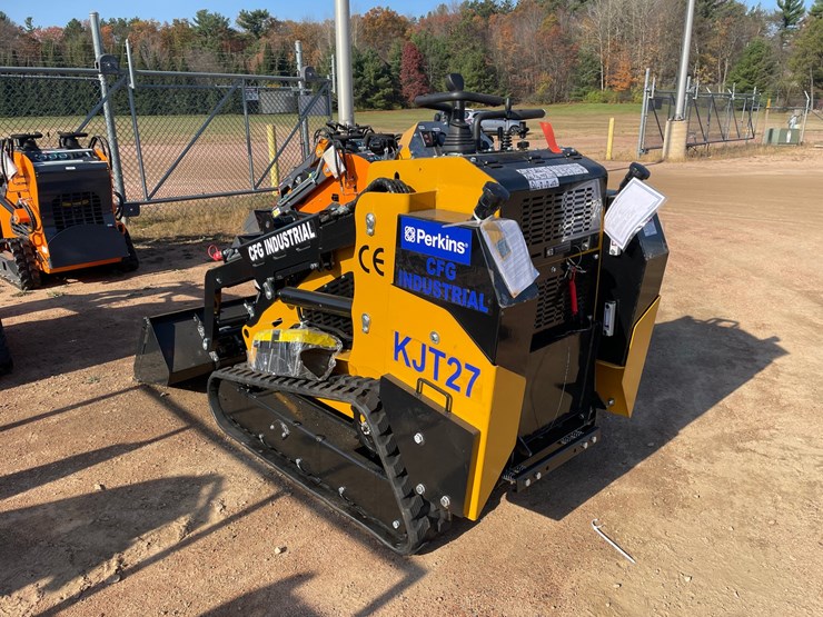 #3236-•-cfg-kjt27-skid-steer-loader-image-7