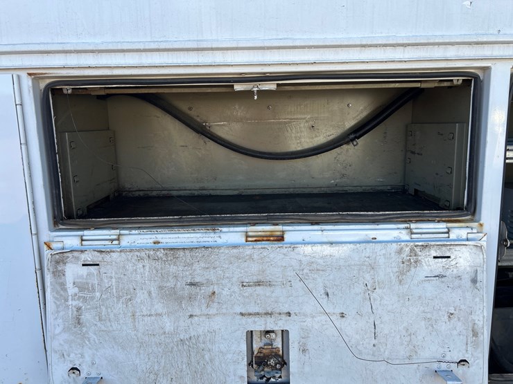 #6901-•-2011-ram-5500-heavy-duty-service-truck-(has-wi-title)-image-33