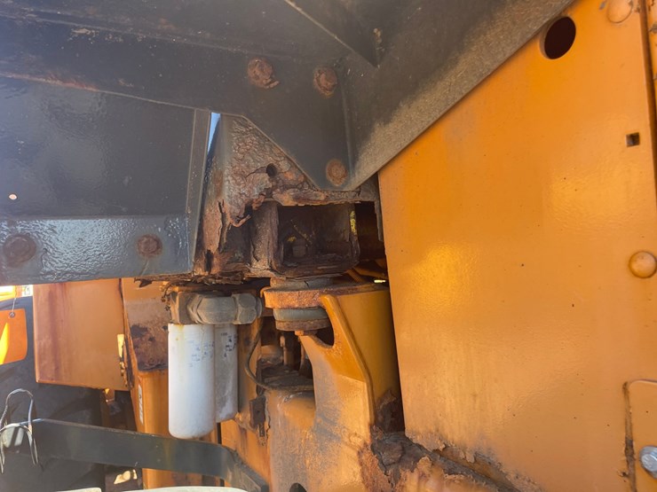 #1748-•-2001-case-721c-wheel-loader-image-24