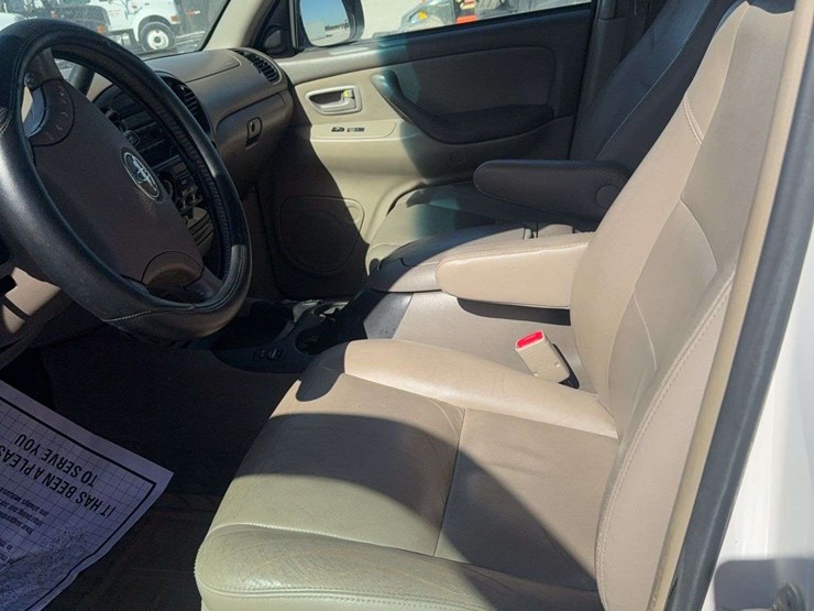 2007-toyota-sequoia-srs-suv,-v8/iforce,-4wd,-rear-hitch,-rear-control,-power-lock/windows/mirrors,-leather-interior,-heated-seats,-sunroof,-284,475-miles,-vin#-5tdbt44a77s283708-image-11