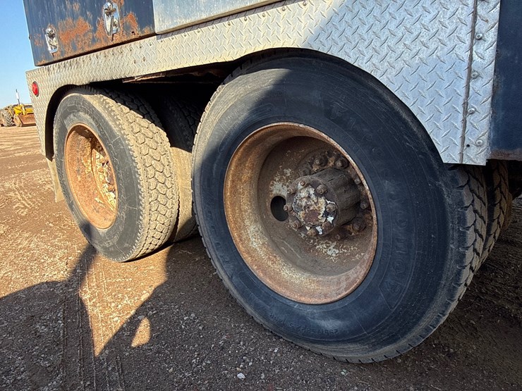 #6908-•-1985-tandem-axle-wrecker-tow-truck-(has-wi-title)-image-28