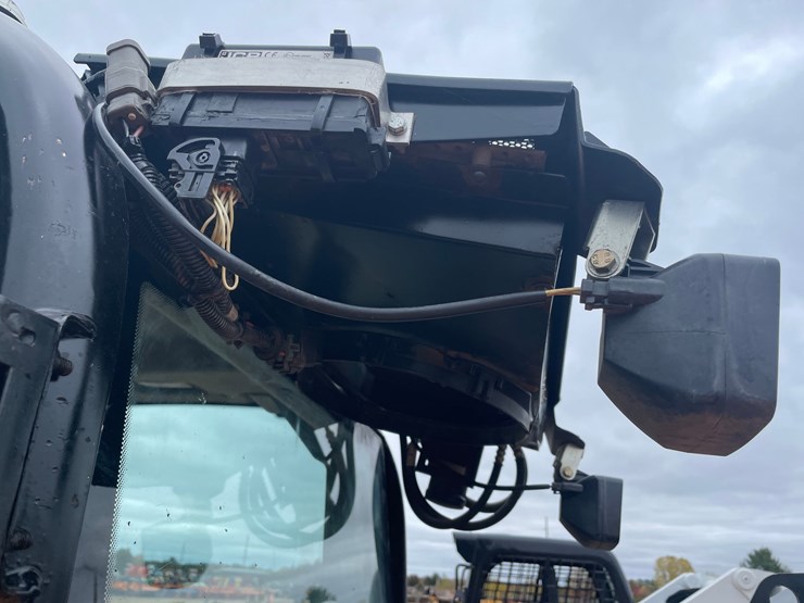 #1077-•-2021-jcb-270-t4-skid-steer-image-40