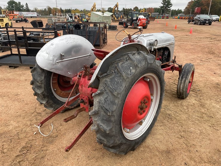 #1856-•-ford-tractor-image-5