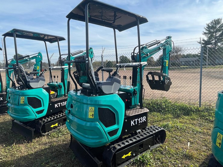 #3231-•-2026-cfg-kt13r-mini-excavator-image-3