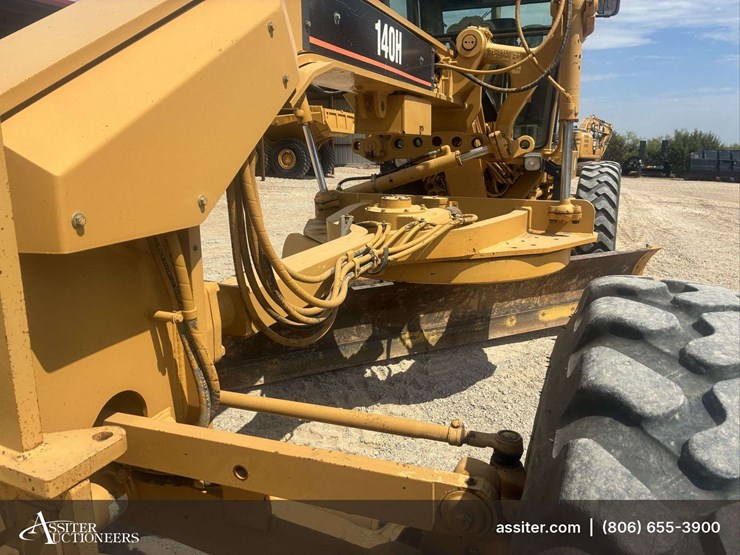 2002-caterpillar-140h-image-9