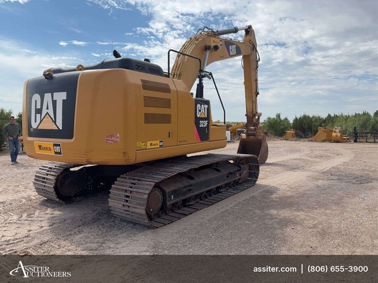 2017-caterpillar-323-image-3
