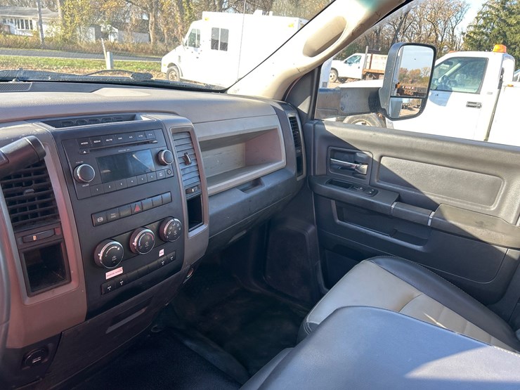 #6901-•-2011-ram-5500-heavy-duty-service-truck-(has-wi-title)-image-48