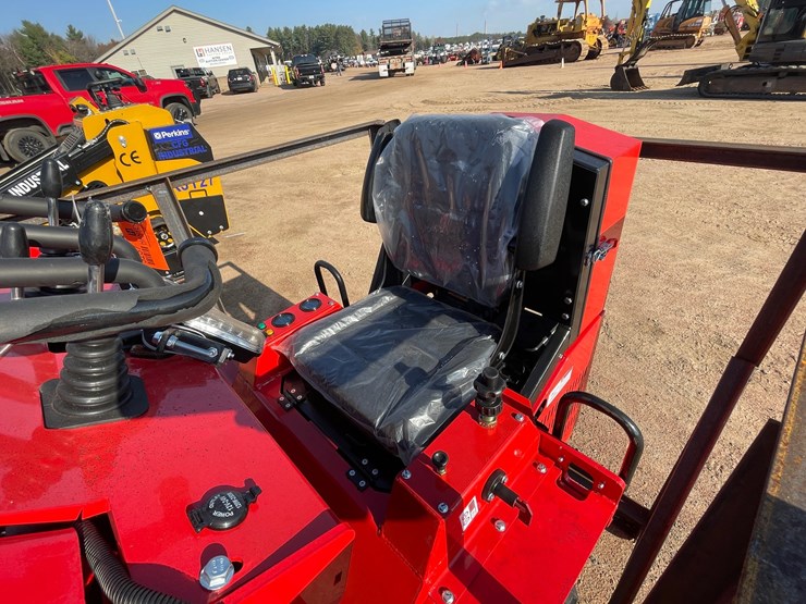 #3237-•-agt-sda-140t-crawler-loader-image-9