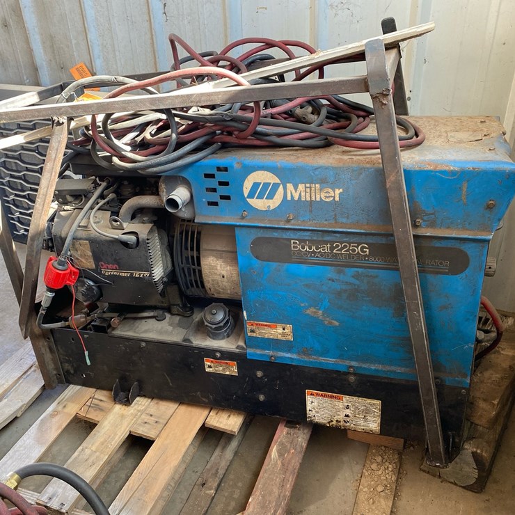 #6986 • Miller Bobcat 225G Welder Generator with Onan Performer 16 XSL Engine
