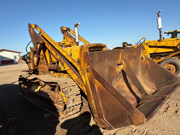 #6924-•-john-deere-440-ic-series-crawler-loader-image-3