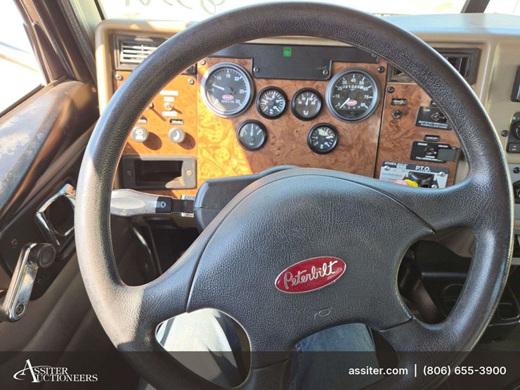 2006-peterbilt-335-image-29