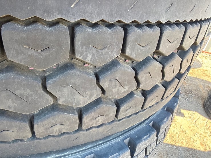 #6981-•-(5)-commercial-truck-tires-with-wheels-image-9