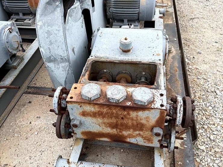 aplex-60hp-triplex-disposal-pump-image-3