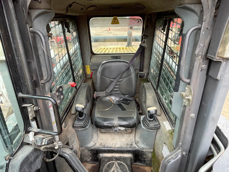 #1947-•-new-holland-l185-wheeled-skid-steer-image-21