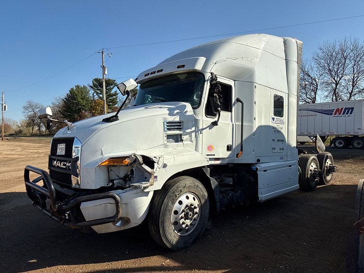 #6907-•-2022-mack-anthem-an64t-sleeper-semi-truck-image-1