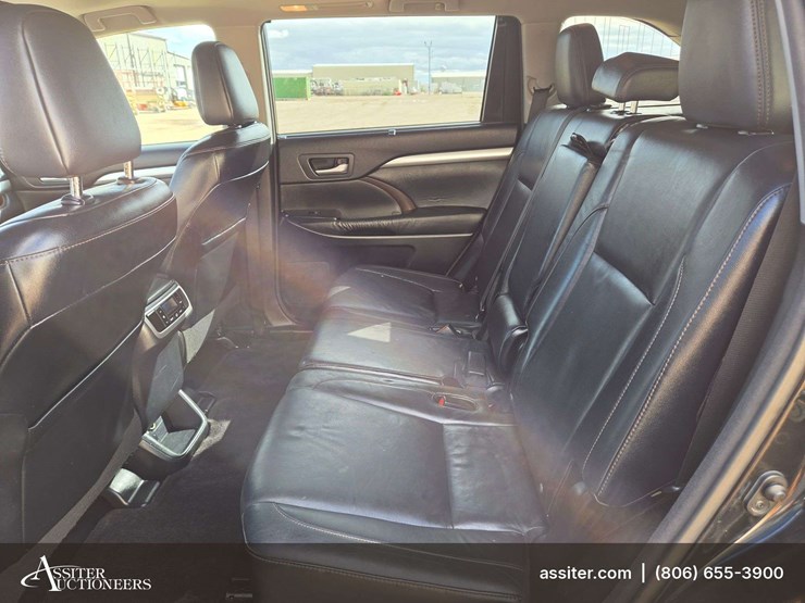 2015-toyota-highlander-xle-image-16
