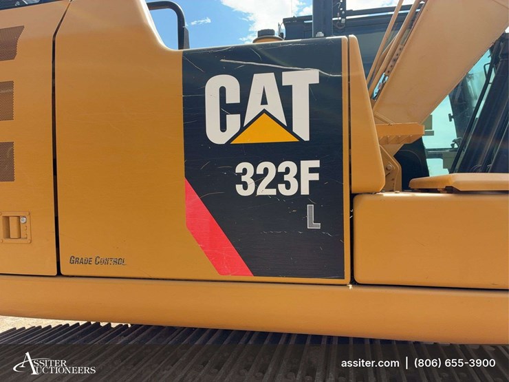 2017-caterpillar-323-image-10