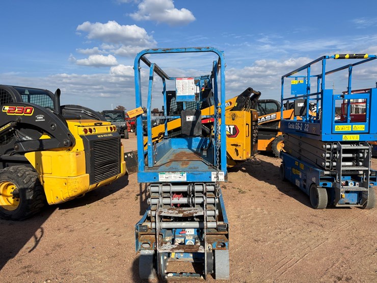 #1921-•-2018-genie-gs-1930-electric-scissor-lift-image-2