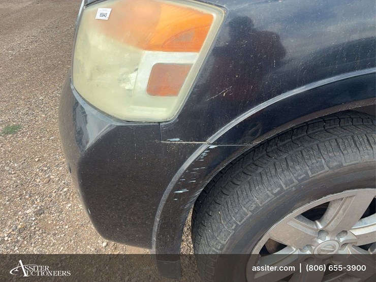 2011-nissan-armada-image-7