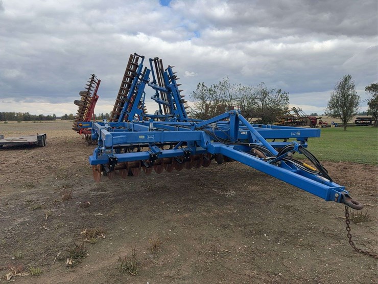 landoll-2211-13-disc-chisel,-walking-tandems,-13-shank,-3-hyd-outlets,-20''-disc-blades,-s/n--25h1000136-image-3