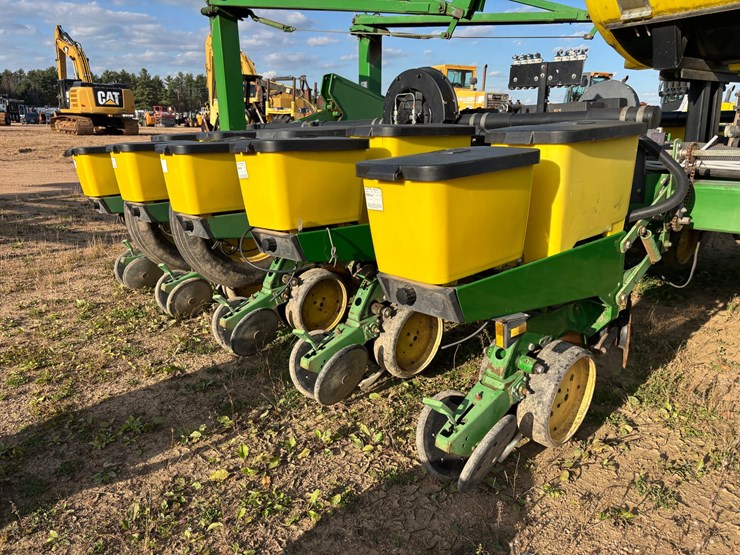 #1948-•-john-deere-7200-16-row-planter-image-7