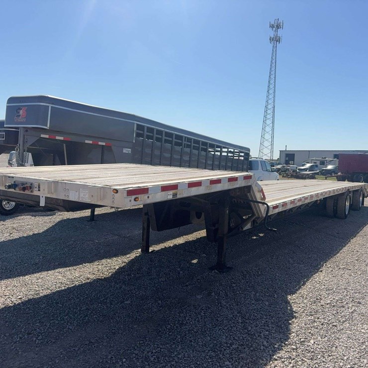 2015 Wilson 53ft step deck semi trailer with aluminum folding ramps Model: CT1080, 112" top deck x 5ft dove tail, spread axle, toolboxes, 255/70R22.5 tires, GVWR: 91.820LBS/GAWR: 19.040LBS, VIN# 4WW5532A7F6624140