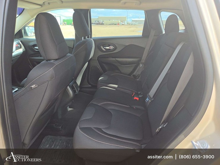 2015-jeep-cherokee-image-8