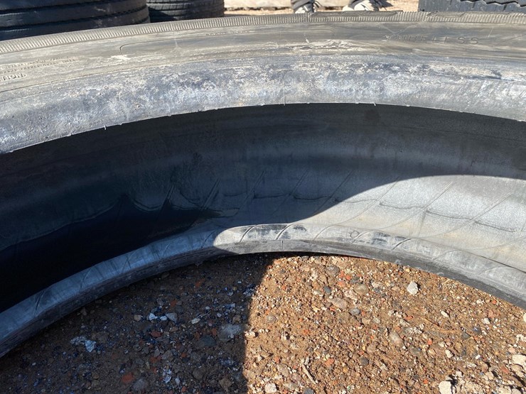 #6972-•-(1)-bfgoodrich-st-244-275/80r24.5-commercial-truck-tire-image-3