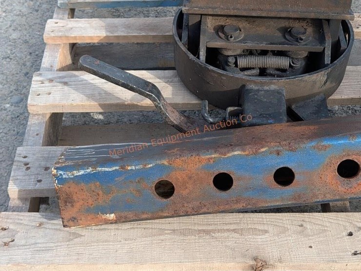 fifth-wheel-hitch-attachments-image-9