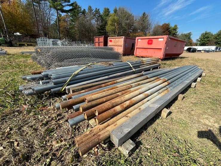 #3783-•-chain-link-fence-with-posts-image-10